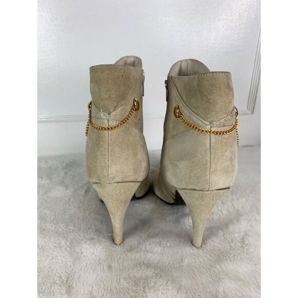 Beige Suede Pointed Toe Ankle Boots With Gold Chain & Stud Detail Womens Sz 7.5 - Picture 3 of 9